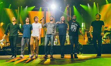 Itunes Festival 2014 Maroon 5 Enthusiastically Blend Fan Favourites