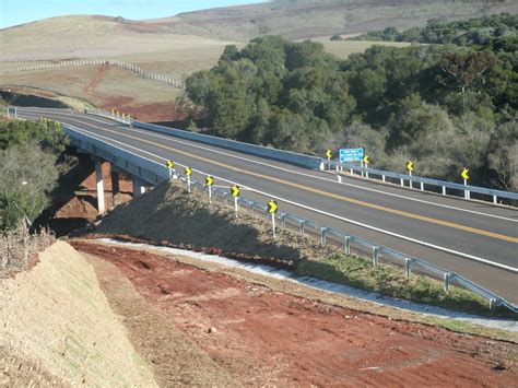 Kalo sampai batas waktu terlewat ups otomatis mati,dan selanjutnya pake batere berapapun akan cuma bertahan 2 menitan. BR 470 (RS) | Obras de enleivamento no km 71 da rodovia BR ...