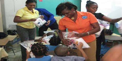 southcom facilitates jamaican police donation for youth homes diálogo américas