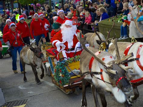 Santa And Reindeer To Fly Into Oldham For Parade Saddleworth Independent