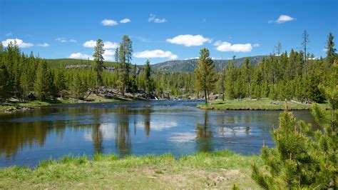 visit yellowstone national park best of yellowstone national park tourism expedia travel guide