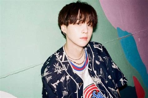 Konser Solo Mulai April Suga Bts Sambangi Indonesia Hari Ini