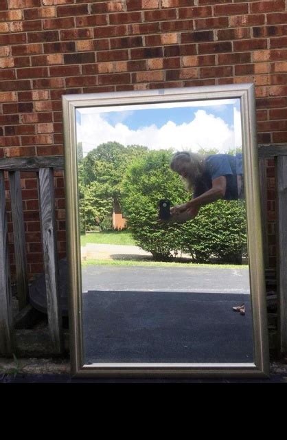 People Who Are Trying To Sell Mirrors Look Funny Fun