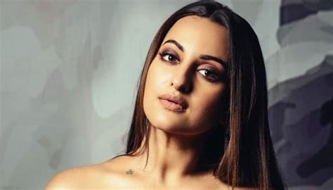 Sonakshi Sinha Details How Her Confidence Took A Hit After Getting Body