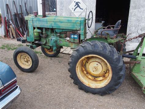John Deere 40 Running Antique Tractor Bodnarus Auctioneering