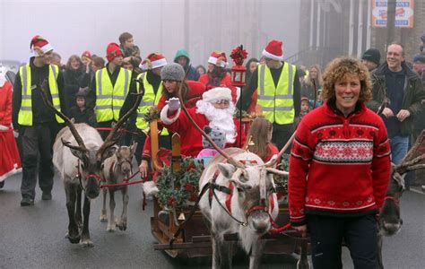 Santas Reindeer Parade Spreads Festive Cheer In Lindley And Shelley