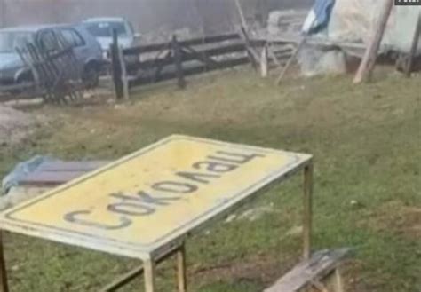 slika iz bosne koja je nasmijala cijeli region od saobraćajne table sa nazivom mjesta napravio