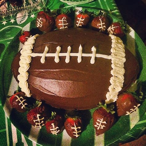 30 Cool Football Cakes And How To Make Your Own