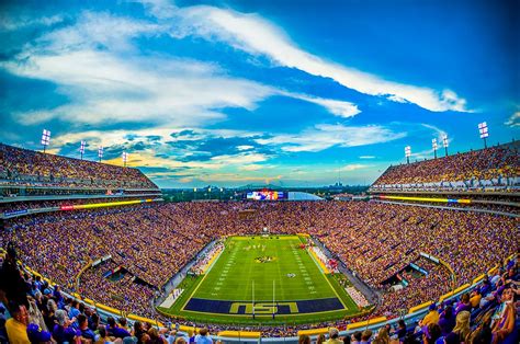 20 Largest College Football Stadiums In The World