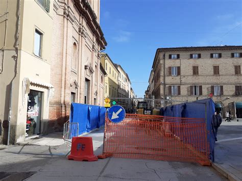 Multisala cinematografico con 3 sale a pesaro. Corso Matteotti e le piazze di Jesi, l'architetto ...