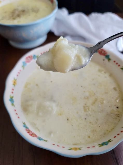 Simple And Delicious Old Fashioned Potato Soup