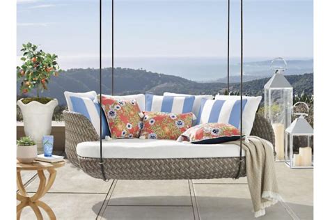 9 Patio Daybeds That Will Totally Make Your Summer