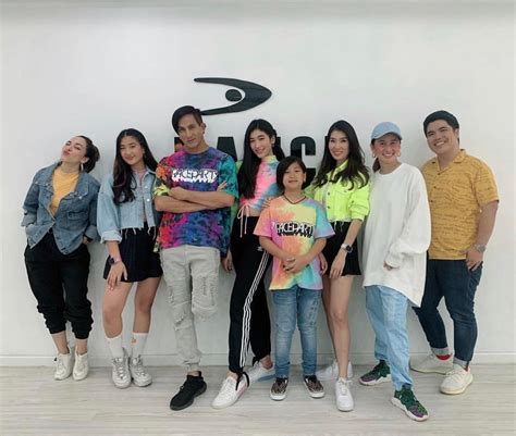 เฌอมาลย์เริ่มเข้าวงการบันเทิงตั้งแต่อายุ 12 ในละครเรื่อง เงาราหู รับบทเป็นนางเอกวัยเด็ก ซึ่งเรื่องนี้ ดารัณ บุญยศักดิ์พี่. "พีท ทองเจือ" ใจหายลูกสาวถูกค่าย YG ยักษ์ใหญ่ของเกาหลี ...