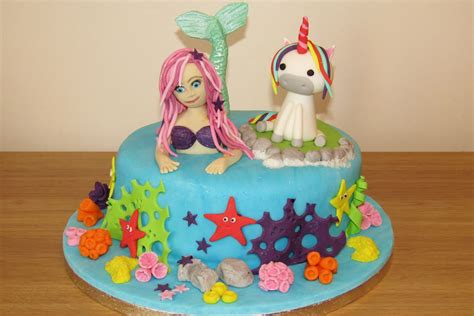 Next, pipe different coloured swirls on the top and the back of the cake to create the unicorn's mane. Mermaid & Unicorn Cake (With images) | Unicorn cake, Cake ...