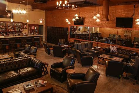A cigar lounge or cigar bar is a place where smokers go to buy their preferred cigar brand and smoke freely without the fear of being embarrassed, arrested or fined. Primings Cigar Lounge Opens July 1; Lonesome Dove Western Bistro Opens in Knoxville Today ...
