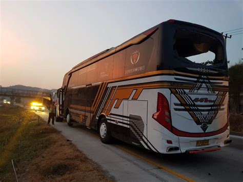 Bermula saat bus trans jogja dengan nomor polisi ab 7837 ak melaju dari arah barat ke timur dengan kecepatan sedang. Persyaratan Masuk Supir Bus Trans Semarang - Wisata PRPP Semarang 2020 Harga Tiket Masuk Gedung ...