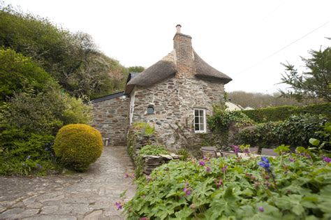 Add that lot up, and the result is one of england's prettiest counties. 6 of the Best West Country Thatched Holiday Cottages