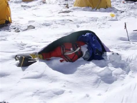 How Many Dead Bodies Are On Mount Everest Climber News