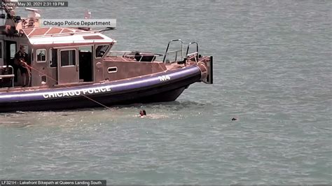 Chicago Police Rescue Woman From Lake Michigan Nbc Chicago