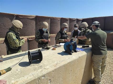 أعلنت وزارة الدفاع التركية، ضبط 12 شخصا أثناء محاولتهم دخول أراضي البلاد بطريقة غير قانونية من سوريا، مشيرة. وزارة الدفاع التركية: نُقدّم تدريبات لـ "البحرية الليبية ...