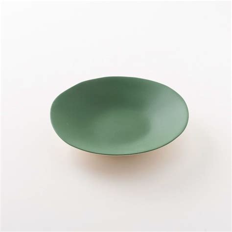 Peut être produire dans différentes couleurs et se personnaliser par gravure du fond : Assiette creuse Jars Céramistes couleur cresson Jardin de ...