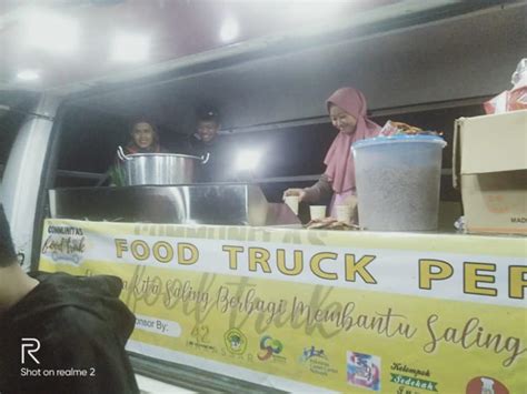 Bagi banyak pengusaha, bisnis truk makanan merupakan cara yang bagus untuk membuat uang sambil melakukan sesuatu yang mereka. Food Truck Peduli Sulbar Bagikan Makanan untuk Pengungsi ...