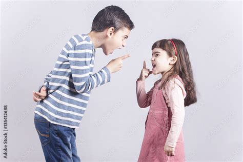 Brother And Sister Arguing Stock Foto Adobe Stock