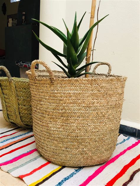 Des cubes offrant un espace de rangement nomade facilement transportable et déplaçable. Panier de rangement en osier | Panier osier rangement ...