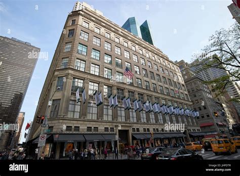 Saks Fifth Avenue Store Hi Res Stock Photography And Images Alamy
