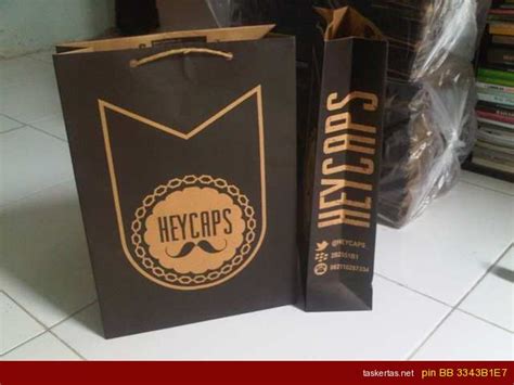 Paper bag paper bag sangat cocok diberikan pada pelanggan yang membeli produk, diberikan kepada pengunjung di pameran dan diberik. Paper Bag Murah