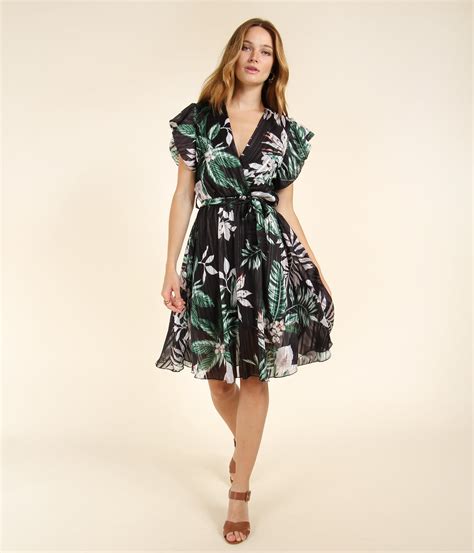 Robe imprime à bas prix, à partir de €22.97 d'excellente qualité. Robe mi-longue à imprimé fleuri - 54,90€ - Edji