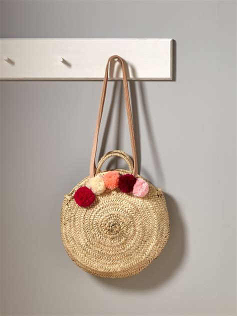 Ecclesia catholica eum sanctum, patrem ecclesiae et doctorem ecclesiae habet. Déco maison : Mes coups de coeur Cyrillus de la collection été