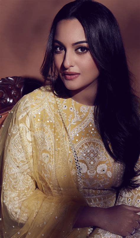 Pin By 퀸 ♏️ On ️sonakshi Sinha ️ Bollywood Actress Indian Film Actress Actresses