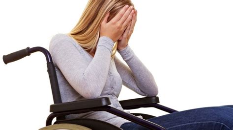 También han explicado que el hecho de que los síntomas iniciales de la esclerosis múltiple se pasen por alto porque desaparecen y vuelven a aparecer con el. Esclerosis Múltiple, enfermedad incurable que afecta a más ...