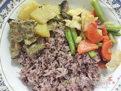 Bubur ketan hitam atau manisan beras pulut hitam dibuat dengan merendam beras ketan (selama kurang lebih 1 jam). Wordless Wednesday: Beras Hitam Sarawak - Sunah Suka Sakura