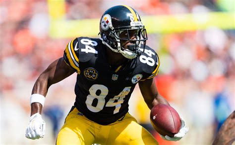 The new england patriots released antonio brown just 11 days after signing the wide receiver. Video Of Police Chasing Down Steelers WR Antonio Brown ...