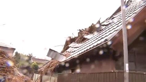 Hujan Deras Disertai Angin Kencang Merusakkan Rumah ...