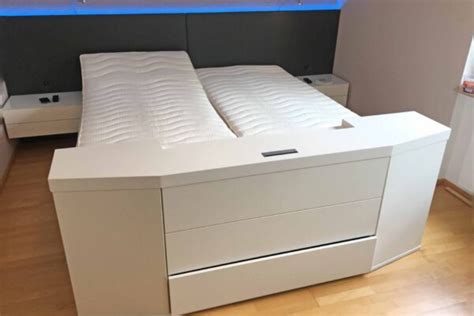 Intelligente lösung für das schlafzimmer. Traumbett mit elektrisch verstellbarer Unterfederung