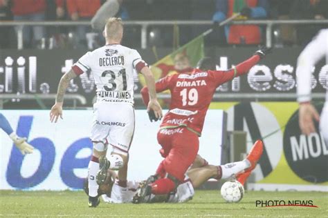 Het initiatief komt van waregems burgemeester kurt vanryckeghem (cd&v). Spelers en staf Zulte Waregem foeteren na discutabele ...