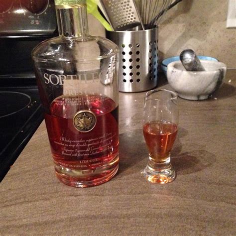 Hoy preparamos tragos con whisky usando 3 tipos de whiskies distintos: Whisky Canadien En 3 Lettres / Hamilton Canadian Whisky-0 ...
