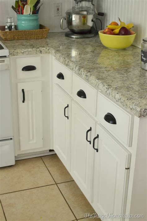 Black cabinets are an elegant option that feels way more glam than plain white. How to re-paint your yucky white cabinets