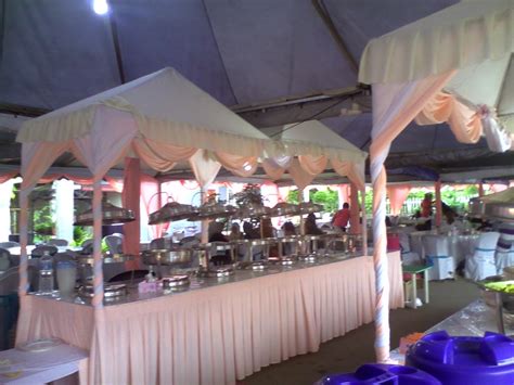 Taplak meja untuk meja buffet ada berbagai ukuran, diantaranya yaitu 3) meletakkan hiasan taplak meja (kain masterpiece). Sewa khemah, catering, meja makan pengantin dan meja ...