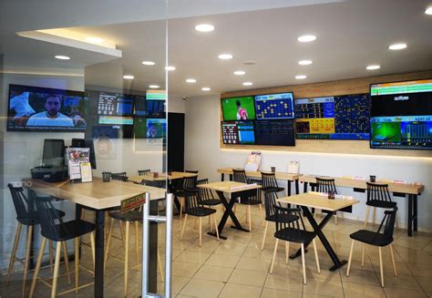 Ο 27χρονος έλληνας παραβίασε διαδοχικά δυο πρακτορεία του οπαπ και έκλεψε 130 ξυστά λαχεία, αλλά εντοπίστηκε άμεσα από αστυνομικούς που περιπολούσαν στην περιοχή και τα κλοπιμαία βρέθηκαν πάνω του. Κατάστημα ΟΠΑΠ Ν. Κόσμος Ηλία Ηλιού 63 Rex 2020 | Ανακαίνιση Πρακτορείων ΟΠΑΠ, Κατασκευή ...