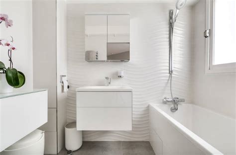 Bathrooms need to have airflow or else mold could develop. صور تصاميم الحمام 2019 كتالوجات تصميمات حمامات Bathroom ...