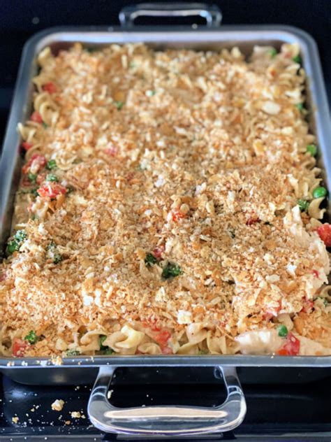 · this cheesy chicken noodle casserole recipe from paula deen is a popular comfort food and potluck dish. Chicken Noodle Casserole Paula Deen : 10 Best Paula Deen ...