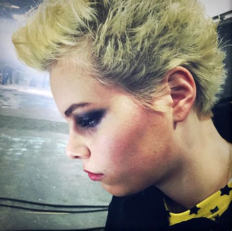 A condividere il racconto della battaglia vinta da teresa cherubini, iniziata. Teresa Cherubini, Figlia di Jovanotti nel Nuovo Video del Papà