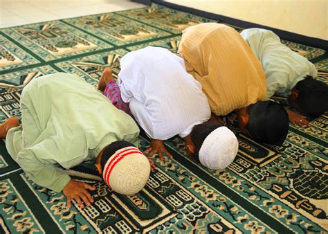 Praying Muslim Picture Brazil Network