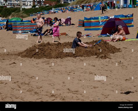 Digging Hole Hi Res Stock Photography And Images Alamy