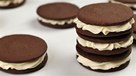 Homemade Chocolate Sandwich Cookies With The Best And Fast Vanilla Cream