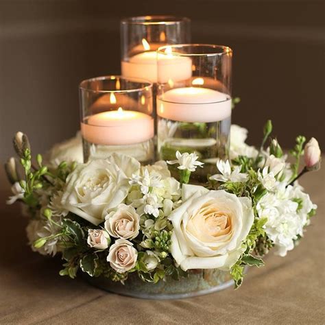 lovely way to bring candlelight to your table | Düğün masasi, Çiçekli